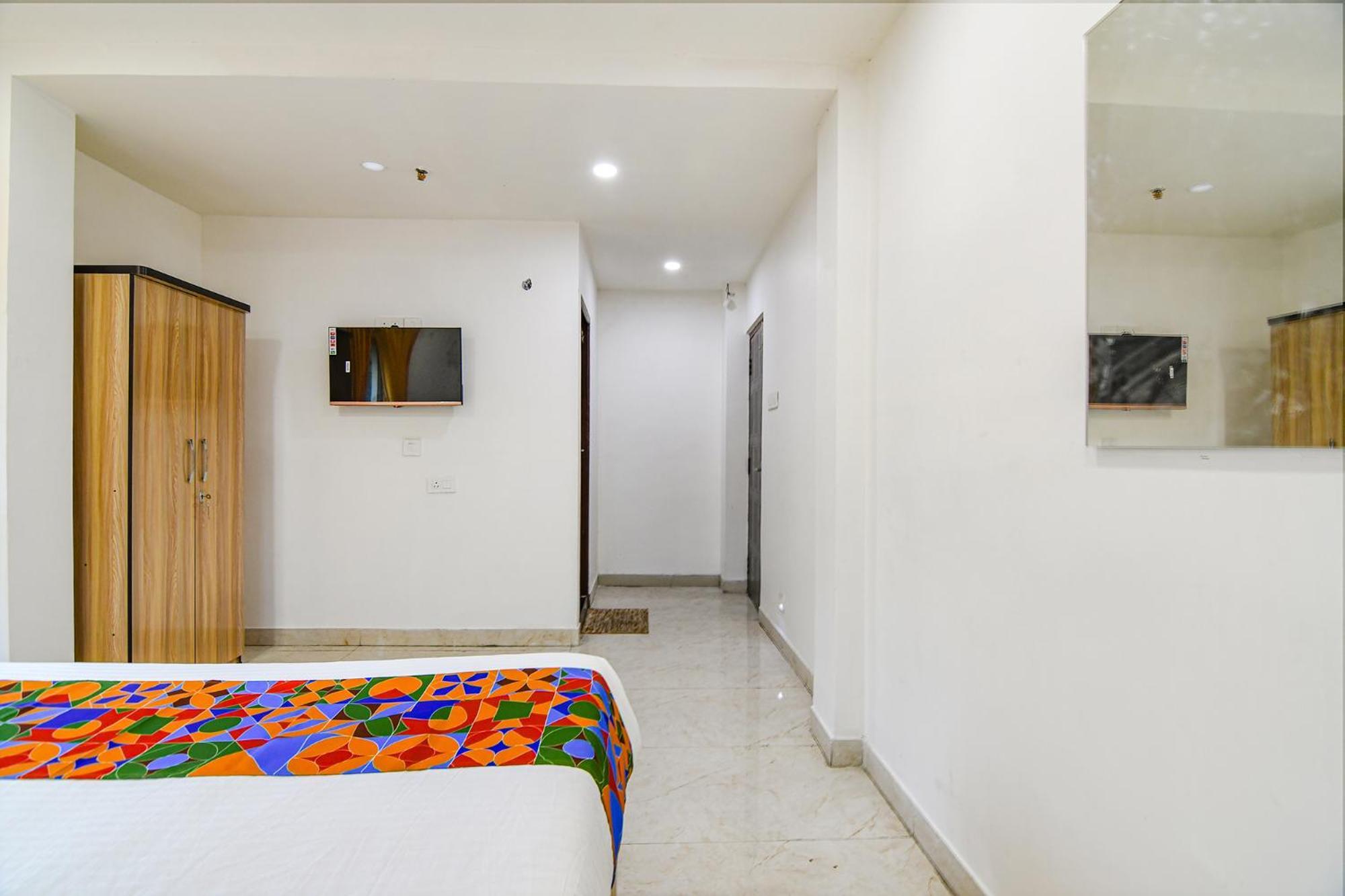 Fabhotel Grand Hazra Inn - Nr Ballygunge Station Калькутта Экстерьер фото